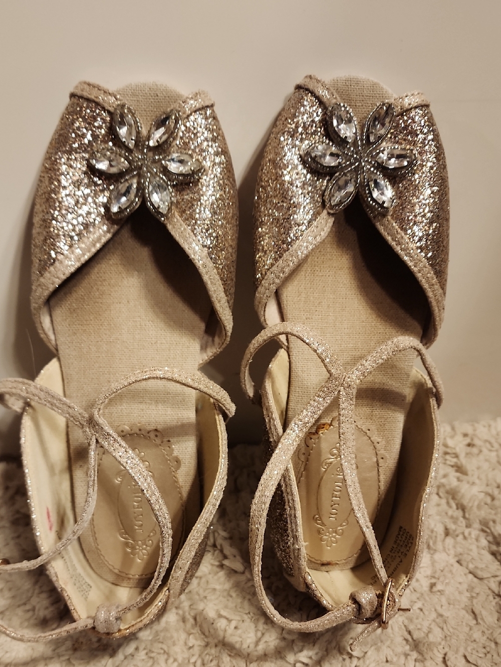 Joyfolie, Aubree Shoe Style, Gold Glitter Peep-Toe Flats with Gem Flower Accent